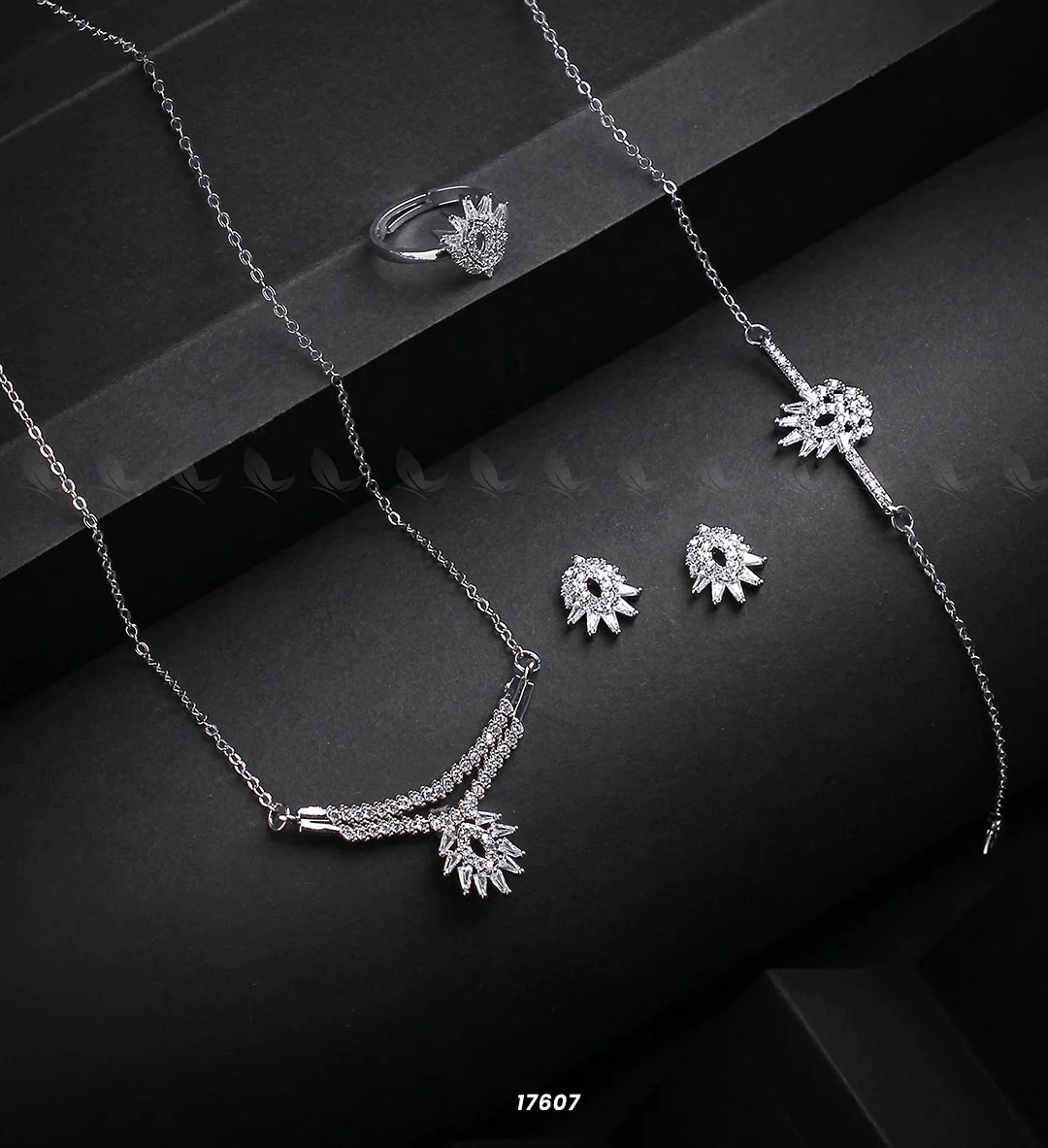 مجموعة قلادة ميراچ